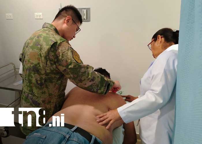 Foto: Médicos nicaragüenses y chinos atienden a pacientes en Chinandega / TN8