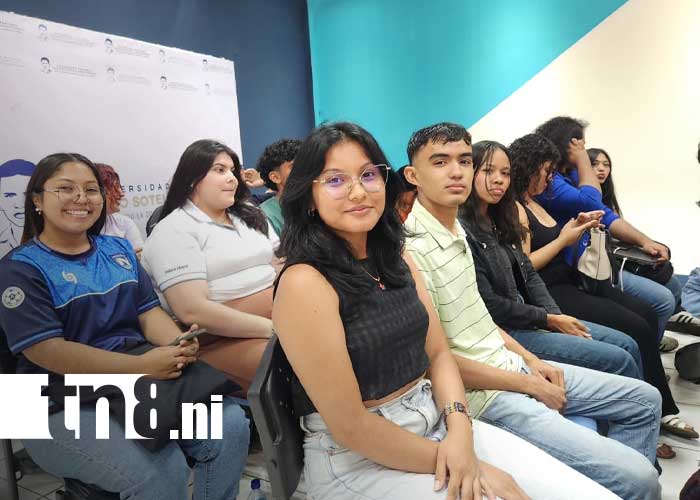 Foto: Capacitación a estudiantes en comunicación digital / TN8