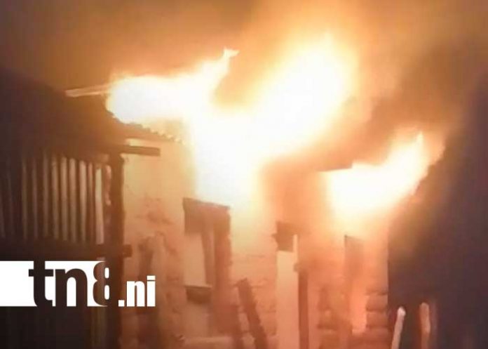 Foto: Incendio en una vivienda de Ocotal, Nueva Segovia / TN8 Foto: Incendio en una vivienda de Ocotal, Nueva Segovia / TN8