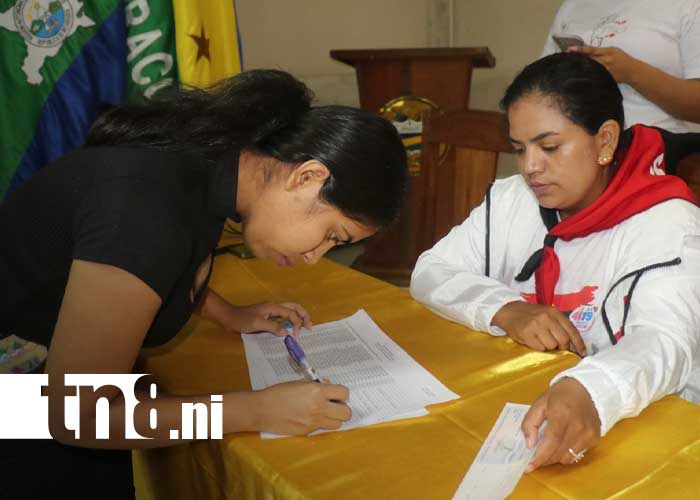 Foto: Entrega de becas universitarias en URACCAN, Caribe de Nicaragua / TN8