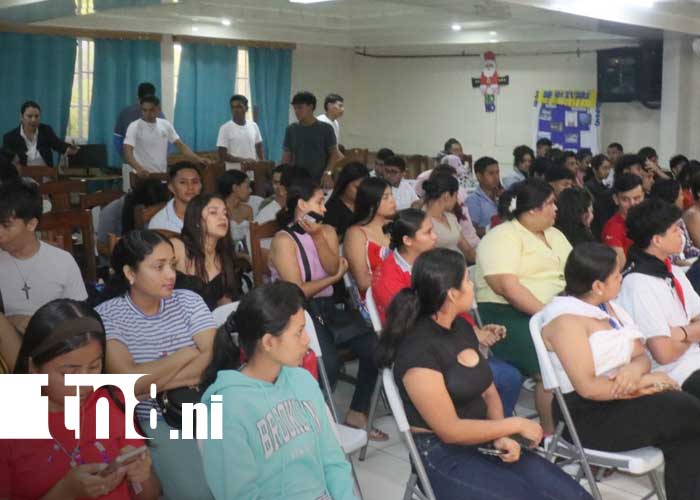 Foto: Entrega de becas universitarias en URACCAN, Caribe de Nicaragua / TN8