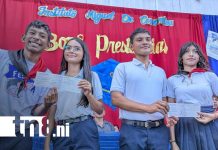 Foto: Bonos de bachiller en Managua / TN8