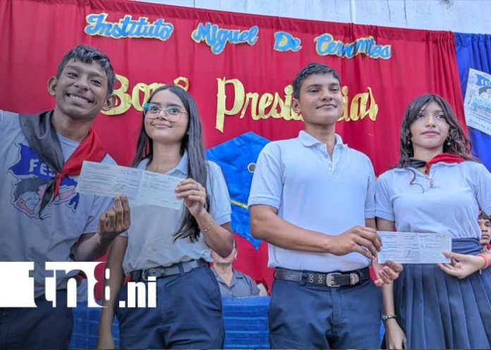 Foto: Bonos de bachiller en Managua / TN8