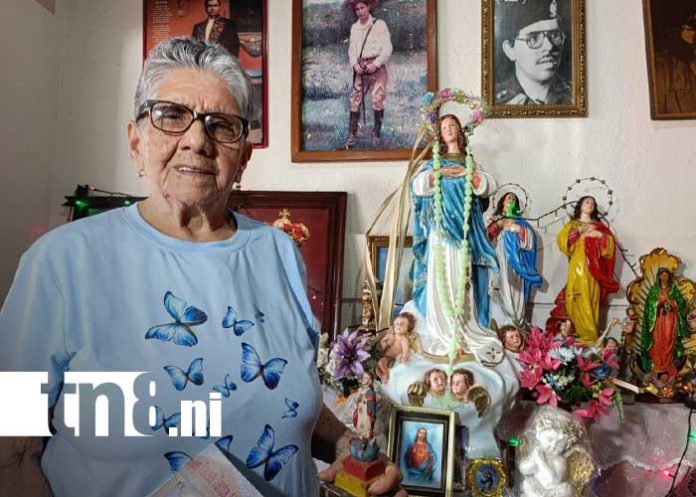 Foto: Devoción a La Gritería, por parte de Doña Juana