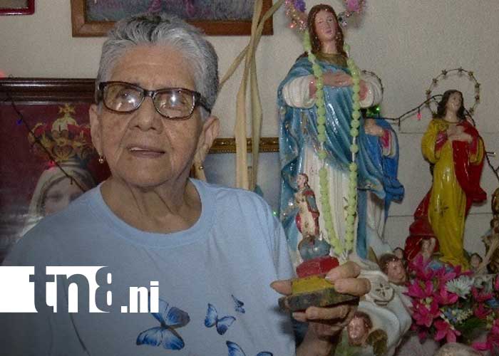 Foto: Devoción a La Gritería, por parte de Doña Juana 