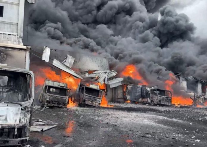 Foto: Bodega de 10 mil m² arde en llamas en Costa Rica /Cortesía Foto: Bodega de 10 mil m² arde en llamas en Costa Rica /Cortesía