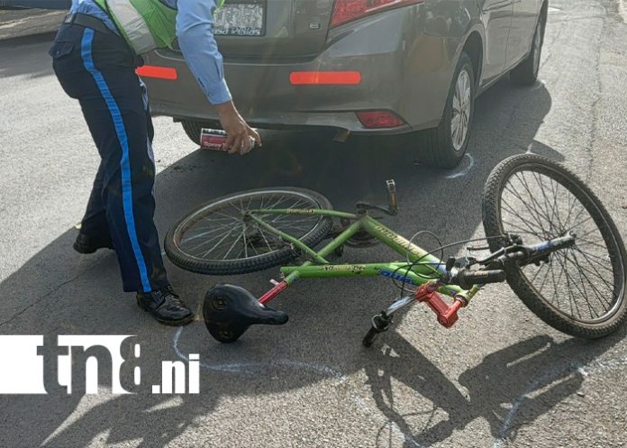 Foto: Ciclista herido al impactar contra un taxi en Juigalpa, Chontales /TN8