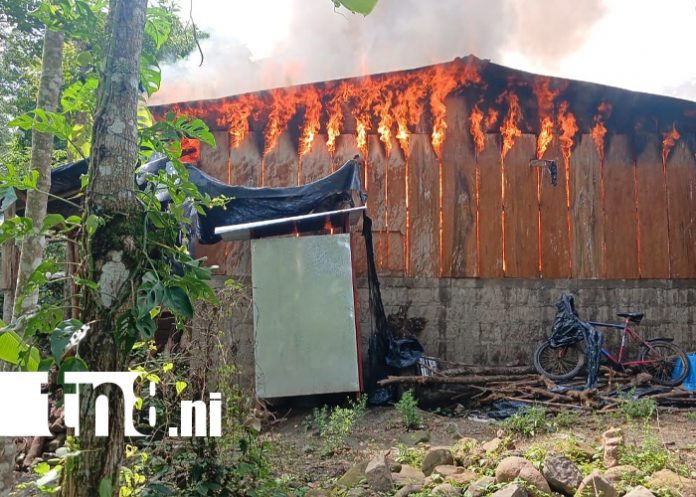 Foto: Cortocircuito reduce a cenizas hogar en Jinotega /TN8