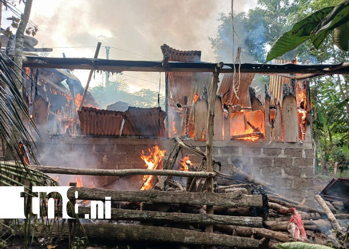 Foto: Cortocircuito reduce a cenizas hogar en Jinotega /TN8