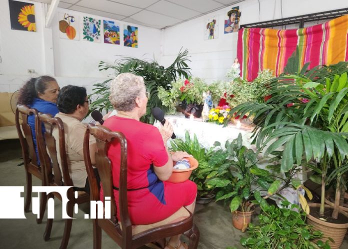 Foto: Adultos mayores celebran La Gritería /cortesía