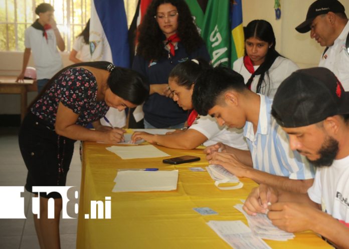 Foto: Entregan 290 becas universitarias a estudiantes de URACCAN Las Minas/TN8