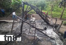 Foto: Incendio consume vivienda en Las Uvas y alerta a Bomberos Unidos de Jalapa/TN8