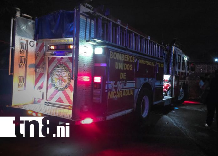 Foto: Incendio de gran magnitud afecta tres viviendas en Villa Libertad, Managua/TN8