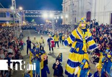 Foto: Fiesta cultural en León: Gigantonas llenan de música y color la Plaza Quezada/TN8