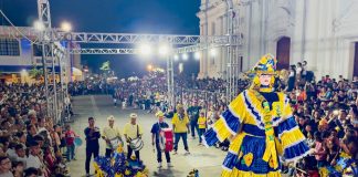 Foto: Fiesta cultural en León: Gigantonas llenan de música y color la Plaza Quezada/TN8