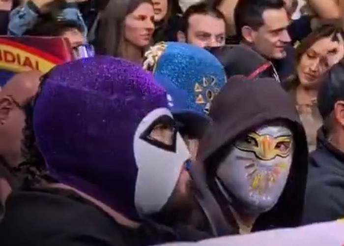 Foto:Bad Bunny causa furor tras aparecer enmascarado/Cortesia