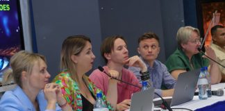 Foto: Estudiantes universitarios se reúnen con documentalistas de RT Rusia