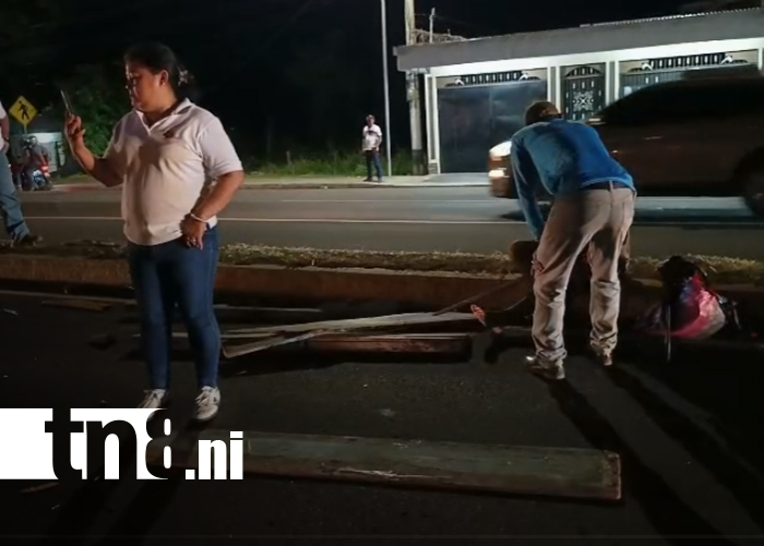 Foto: Impactante choque en la Carretera Nueva a León deja dos lesionados en carretón/TN8