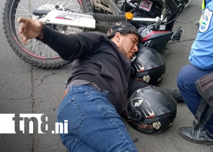 Foto: Villa Fontana deja dos motociclistas gravemente heridos/TN8