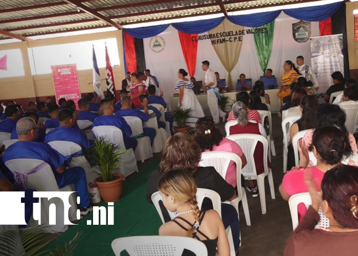 Foto: entrega de certificados del MIFAM /TN8