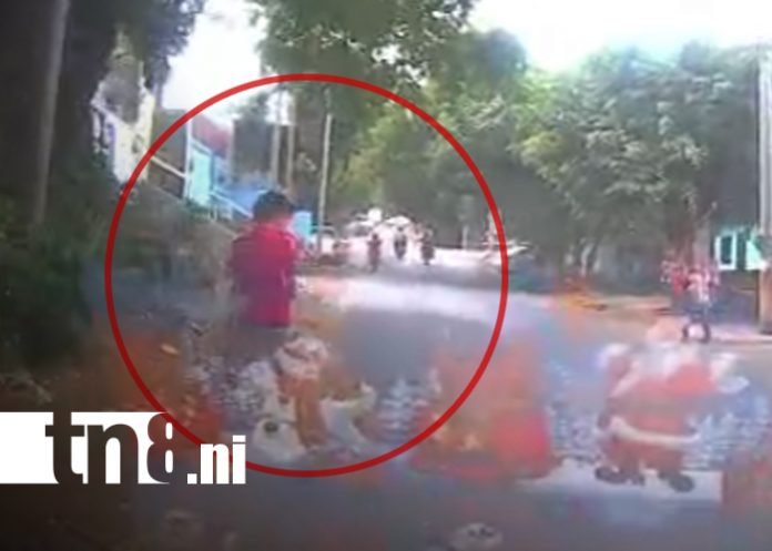 Foto: Impactante video muestra cómo un niño estuvo a punto de ser arrollado en Managua / TN8