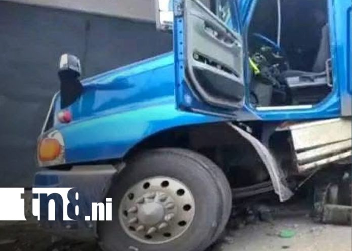 Foto: Accidente de camión deja graves daños materiales en El Cuá/TN8