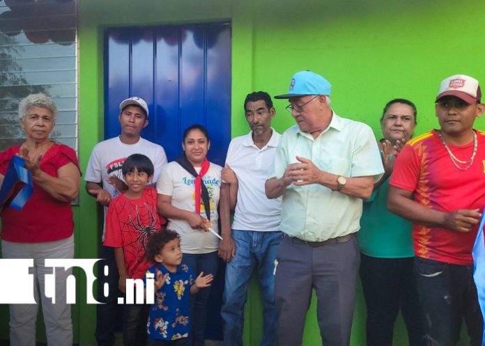 Foto: Felicidad en Nandaime: familia recibe su hogar digno en el anexo Javier Guerra/TN8