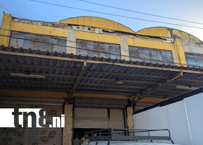 Foto: Colapso de segundo piso en Textiles Khatib genera alarma en el Mercado Oriental/TN8