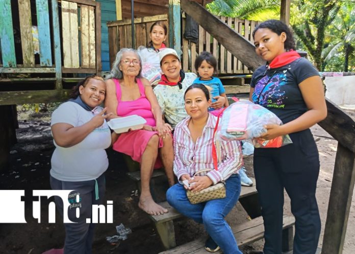 Foto: Juventud Sandinista lleva amor y solidaridad a madres de héroes en Puerto Cabezas/TN8