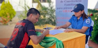 Foto: Navidad en libertad: reos disfrutan de un reencuentro familiar lleno de alegría/TN8