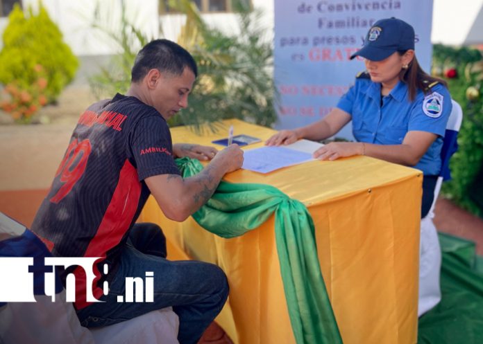 Foto: Navidad en libertad: reos disfrutan de un reencuentro familiar lleno de alegría/TN8