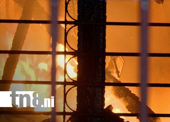 Foto: Incendio en Managua reduce a cenizas dos viviendas y deja una persona con quemaduras/TN8
