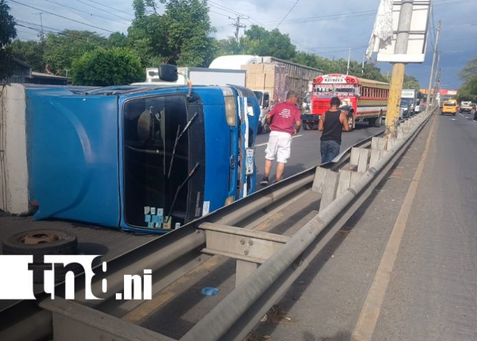 Foto: Explosión de llanta causa accidente en la Carretera Norte/TN8