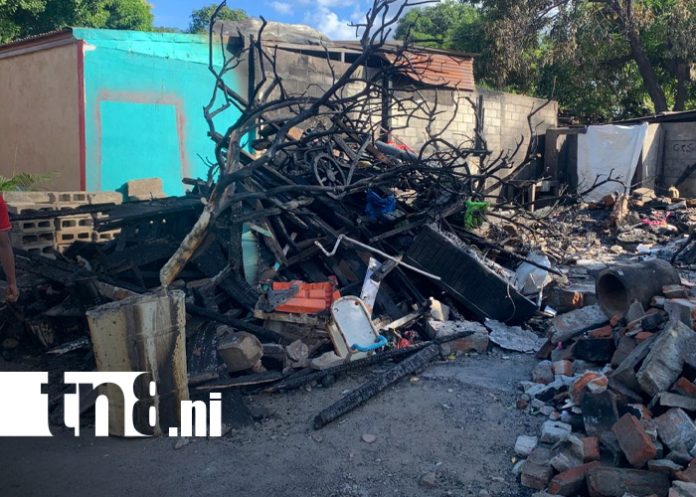Foto: Incendio deja a familia de Managua sin hogar ni negocio / TN8
