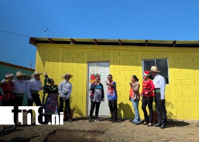 Foto: 100 familias inician el 2026 con casa propia /TN8