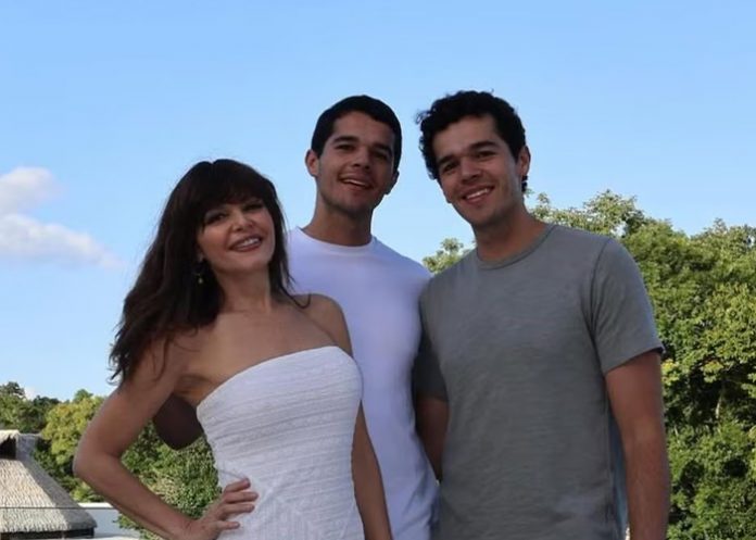 Foto: Itatí Cantoral y sus hijos, juntos en la época más especial / Cortesía
