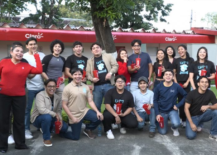 Foto: Estudiantes del Club Empresarial de la UAM conocen el Centro de Capacitación Técnica de Claro  / Cortesía