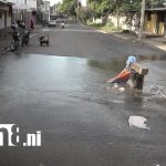 Familias del barrio Grenada ya no soportan el hedor de los manjoles en mal estado Foto: Familias del barrio Grenada ya no soportan el hedor de los manjoles en mal estado/TN8
