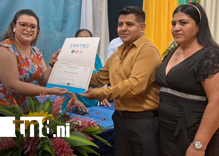 Foto: Graduados celebran con orgullo su logro académico en Matagalpa/TN8