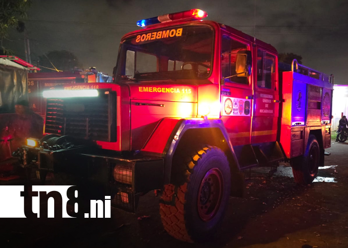 Foto: Incendio de gran magnitud afecta tres viviendas en Villa Libertad, Managua/TN8