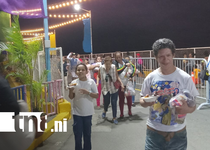 Foto: la Purísima acuática reparte alegría y ayote en miel/TN8