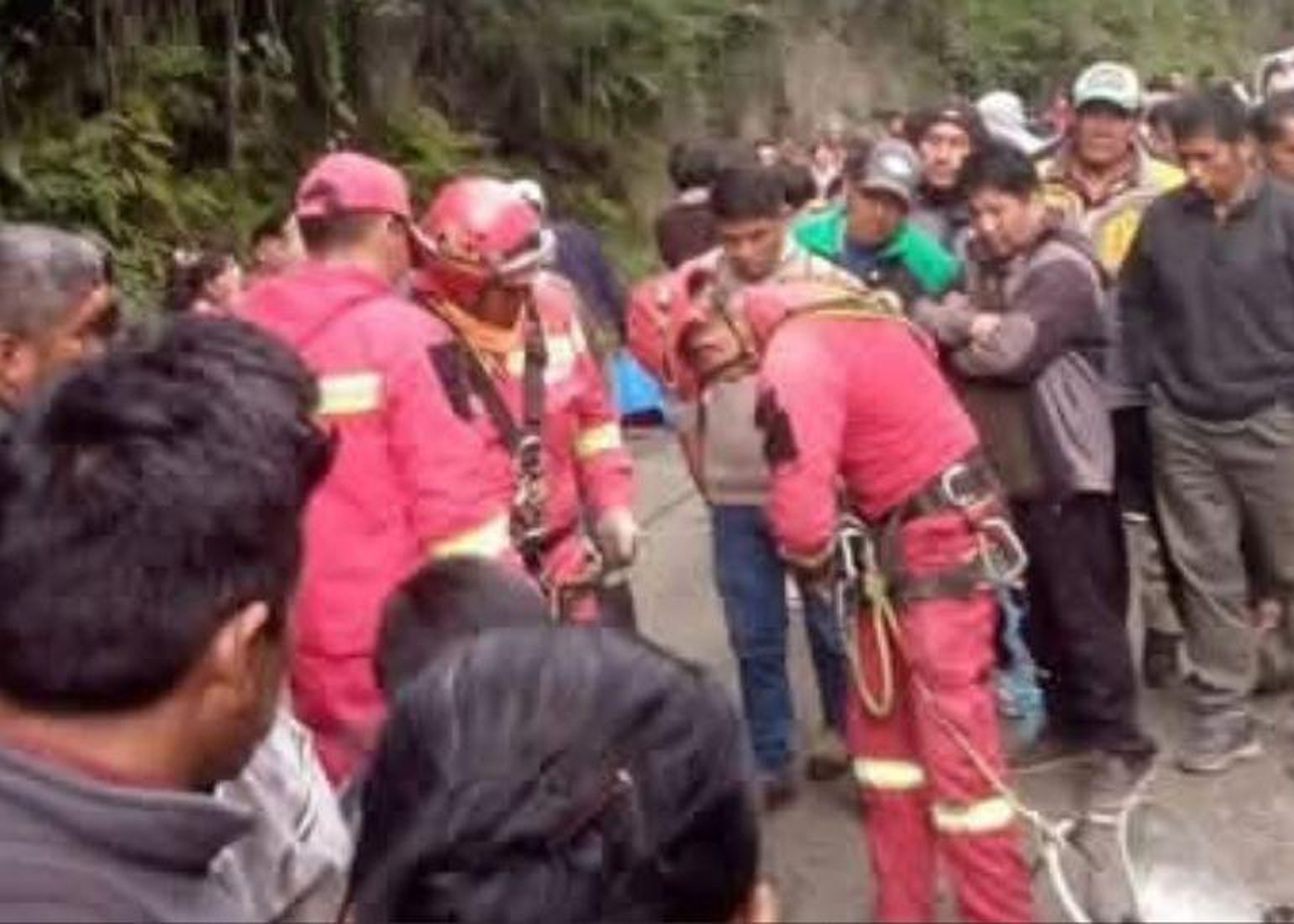 Foto: Víctimas de un terrible accidente en Los Yungas, Bolivia /Cortesía
