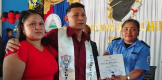 Foto: 41 presos se gradúan de secundaria en Granada/TN8