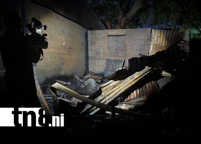 Foto: Voraz incendio deja a una familia sin hogar en Anexos a Waspán Sur, Managua/TN8
