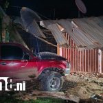 Conductor de una camioneta ocasionó daños en una vivienda y un vehículo taxi en Rivas Foto: Conductor de una camioneta ocasionó daños en una vivienda y un vehículo taxi en Rivas/TN8