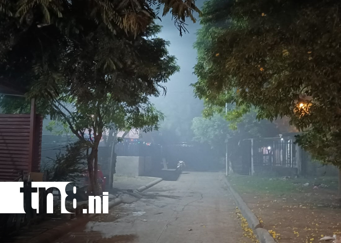 Foto: La Chureca arde sin tregua: incendio mantiene en vilo a decenas de familias/TN8