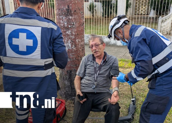 Foto: Accidente en Managua: vehículo volcó tras chocar con autos estacionados/TN8