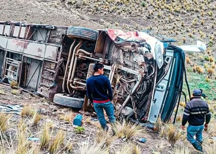 Foto: Trágico choque en Bolivia deja al menos ocho personas fallecidas / Cortesía