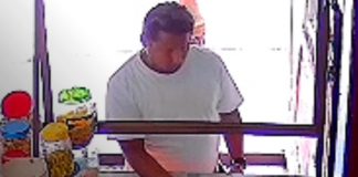 Foto: Ladrón finge ser cliente y roba bandeja de repostería en pulpería de Managua / TN8