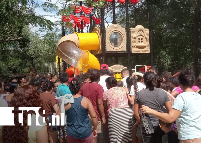 Foto: La Boquita ya tiene parque, niñez se desborda a jugar / TN8